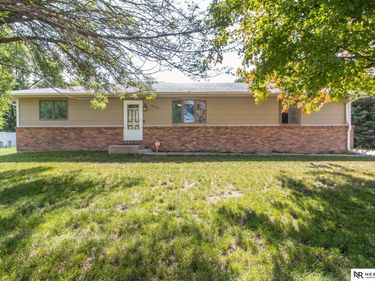 1806 E 14th Street, York, NE 68467