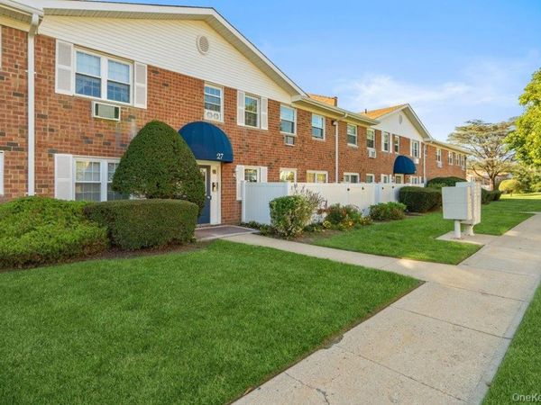 460 Old Town Road , Unit 27L, Port Jefferson Station, NY 11776