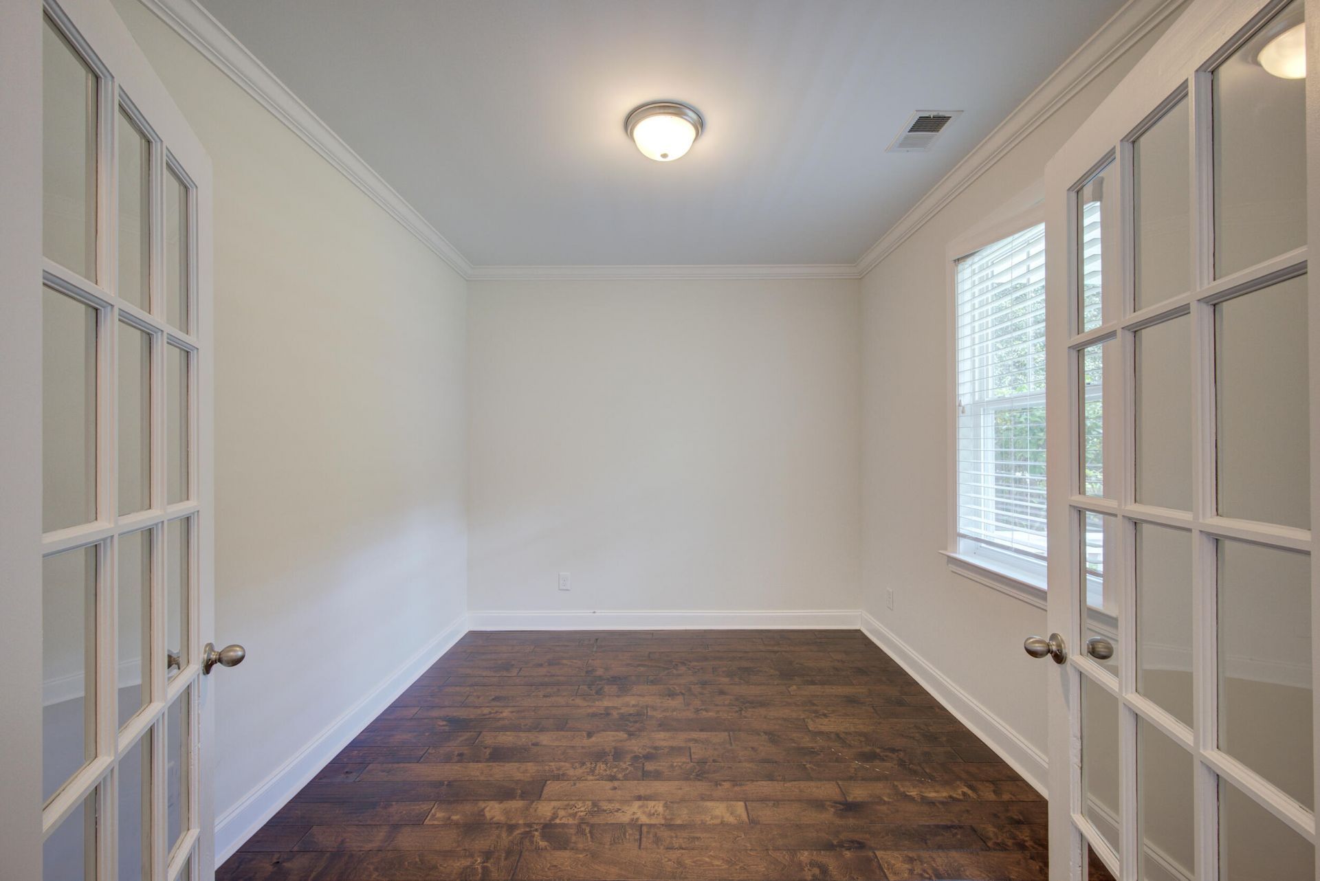 2917 Swamp Sparrow Circle Photo 44
