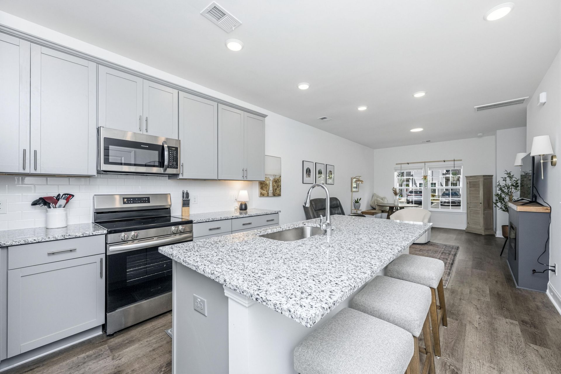 1201 Twin Rivers Drive Photo 8