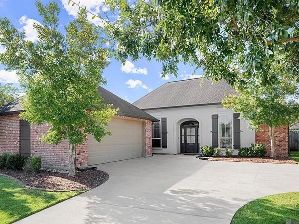 14526 Lake Town Dr, Baton Rouge, LA 70810