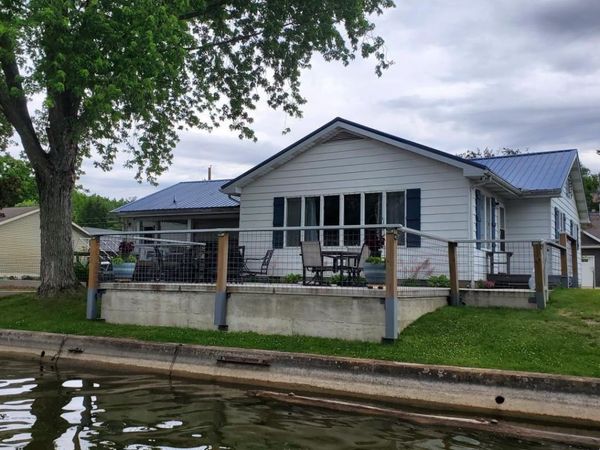 7180 S 165, Wolcottville, IN 46795
