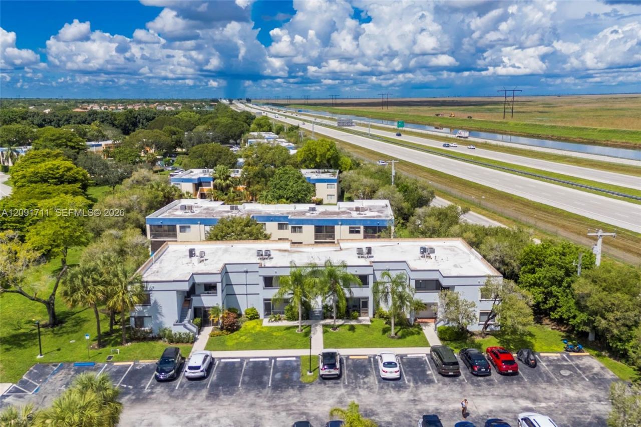 161 Lakeview Dr, Unit 202, Weston, FL 33326 Photo