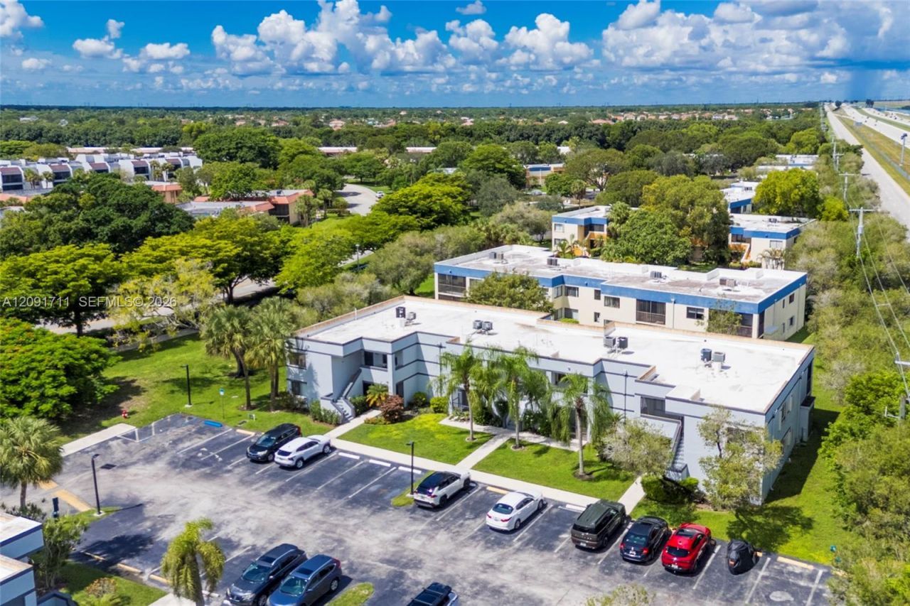 161 Lakeview Dr, Unit 202, Weston, FL 33326 Photo