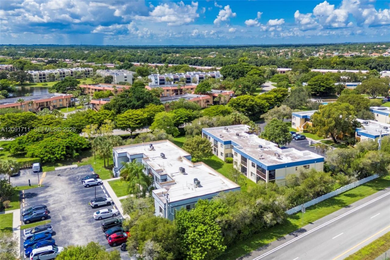 161 Lakeview Dr, Unit 202, Weston, FL 33326 Photo