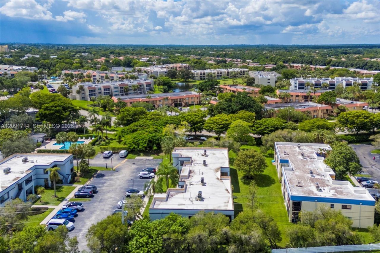 161 Lakeview Dr, Unit 202, Weston, FL 33326 Photo