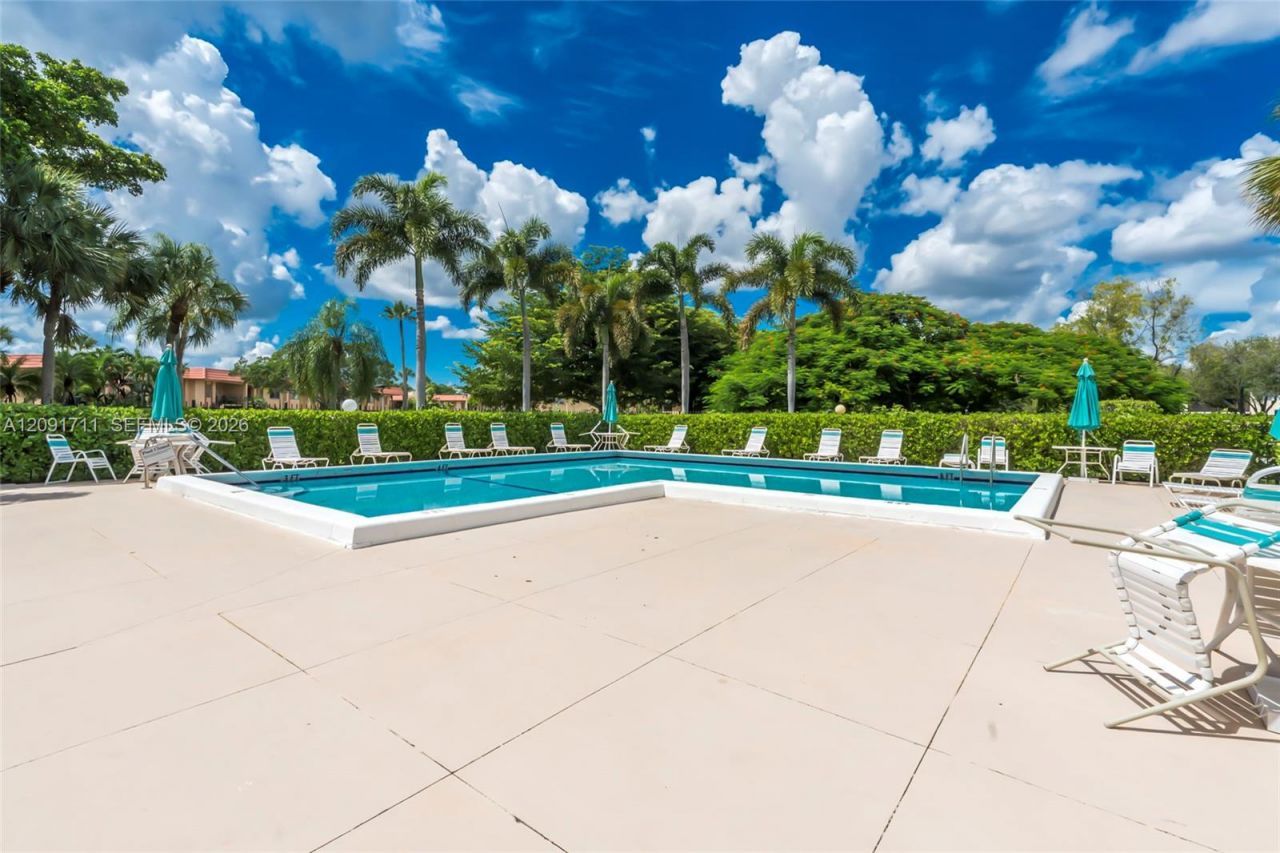 161 Lakeview Dr, Unit 202, Weston, FL 33326 Photo