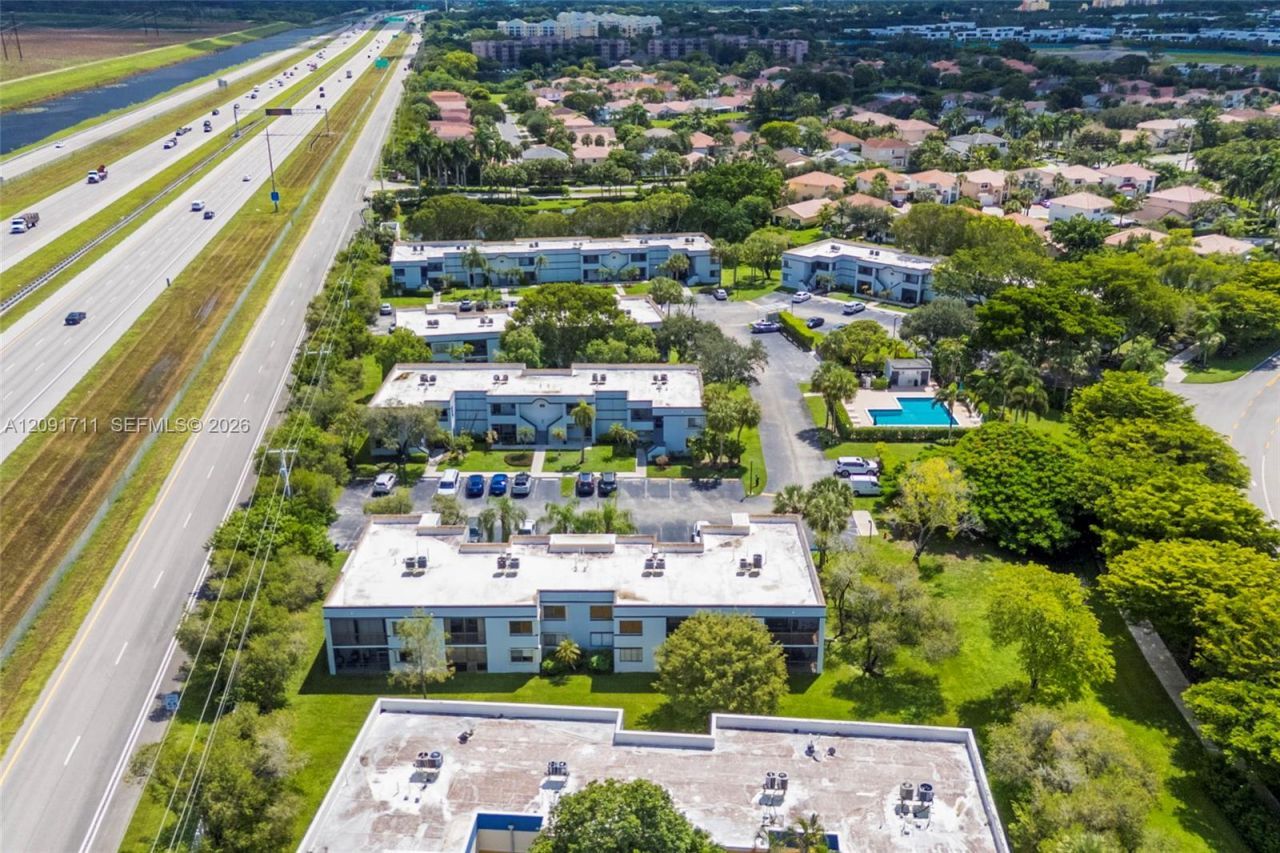 161 Lakeview Dr, Unit 202, Weston, FL 33326 Photo