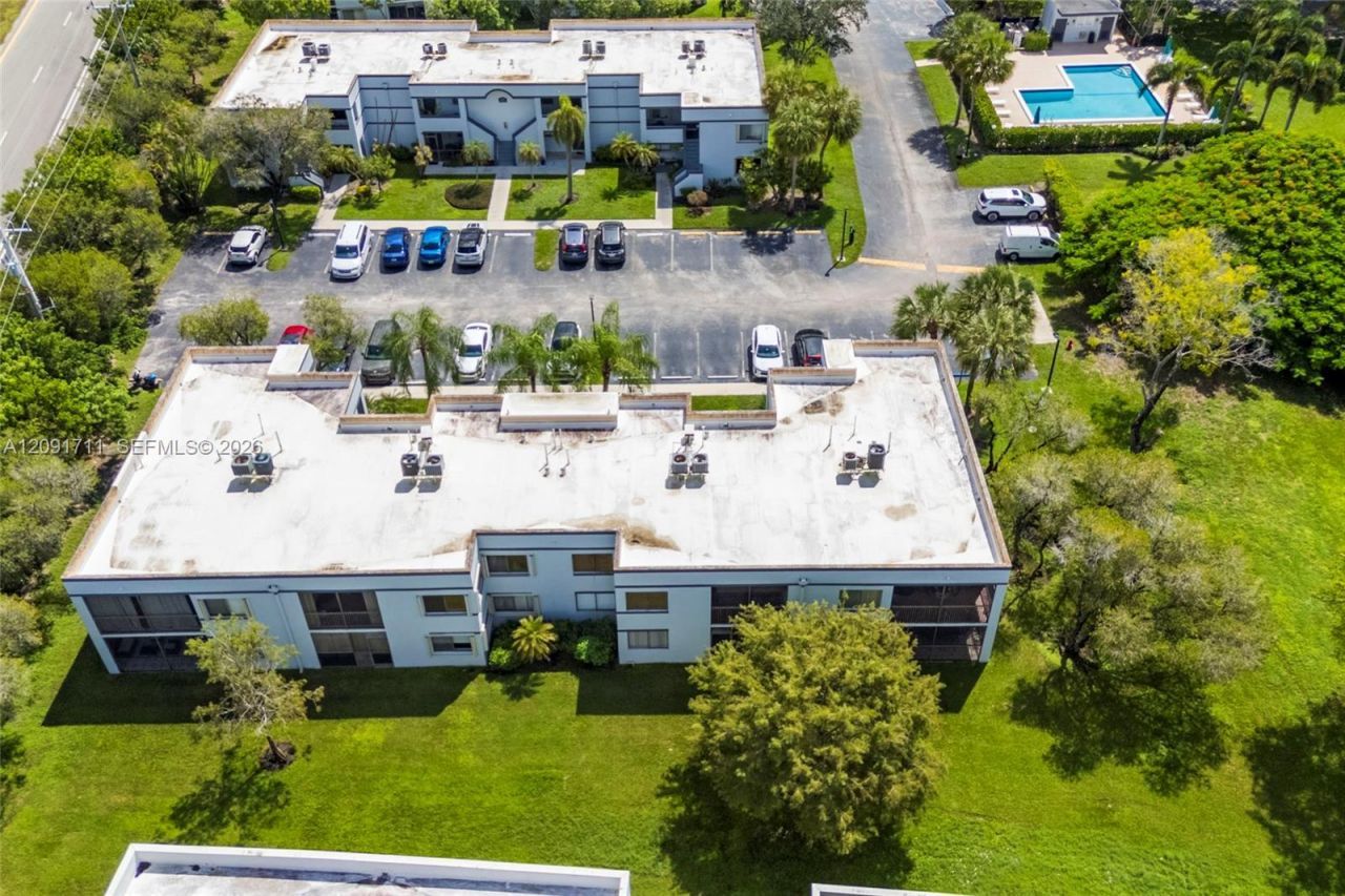 161 Lakeview Dr, Unit 202, Weston, FL 33326 Photo