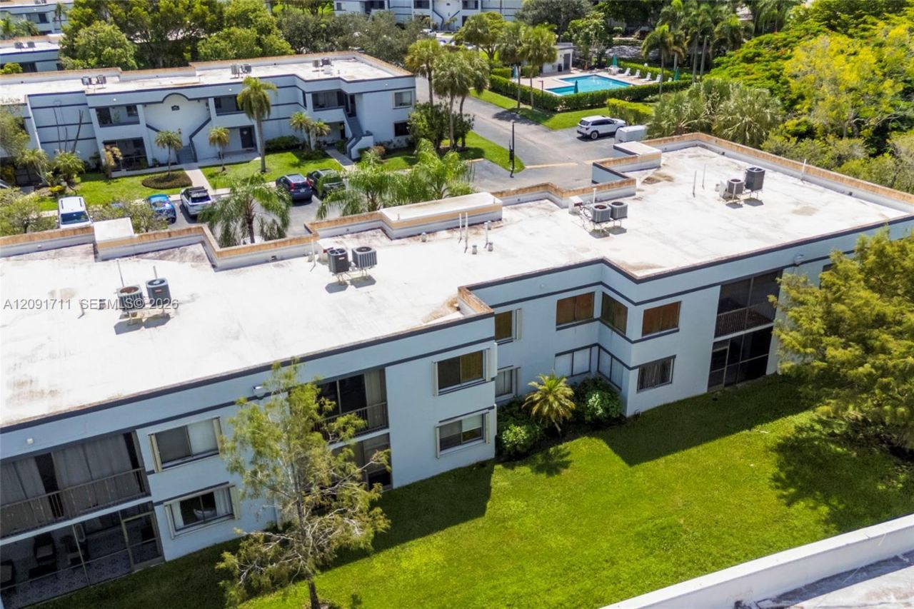 161 Lakeview Dr, Unit 202, Weston, FL 33326 Photo