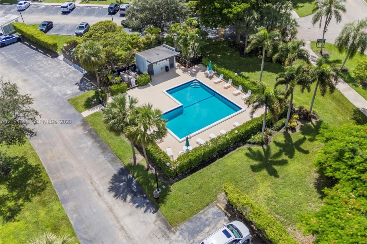 161 Lakeview Dr, Unit 202, Weston, FL 33326 Photo