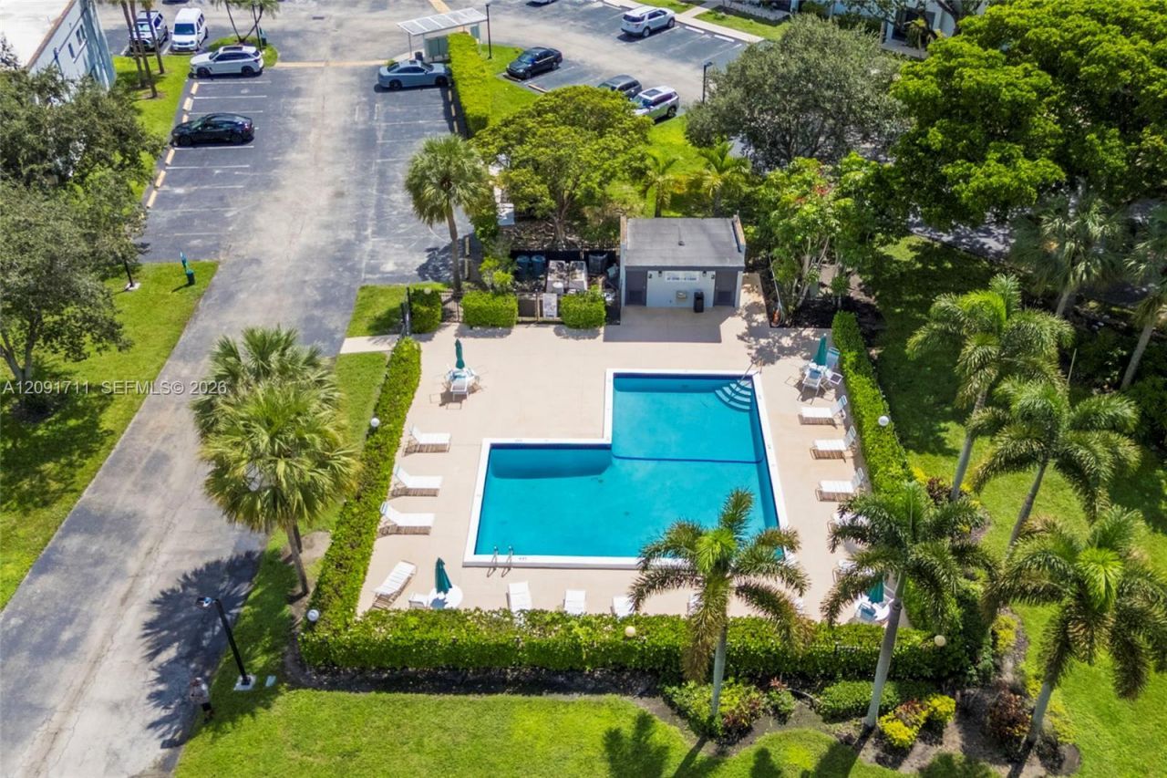 161 Lakeview Dr, Unit 202, Weston, FL 33326 Photo