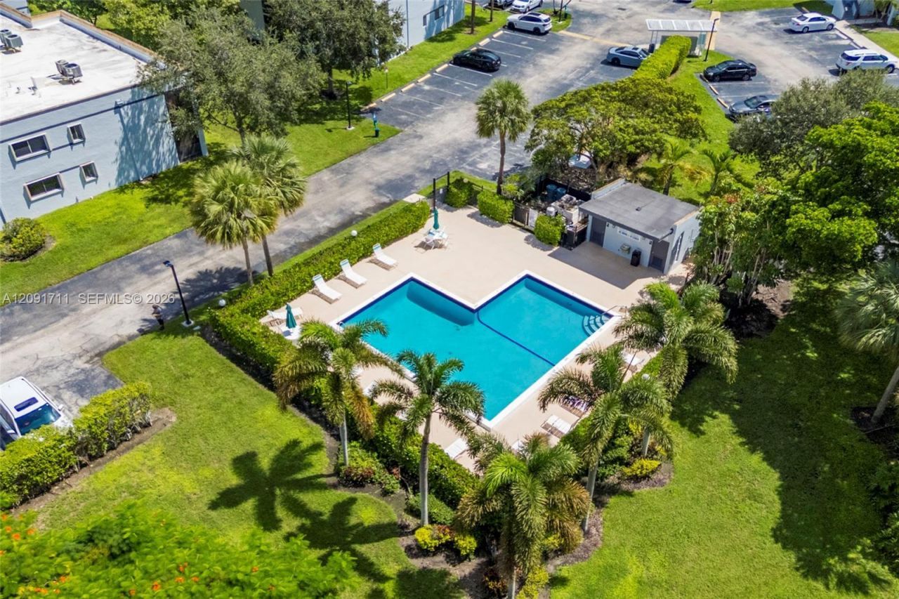 161 Lakeview Dr, Unit 202, Weston, FL 33326 Photo