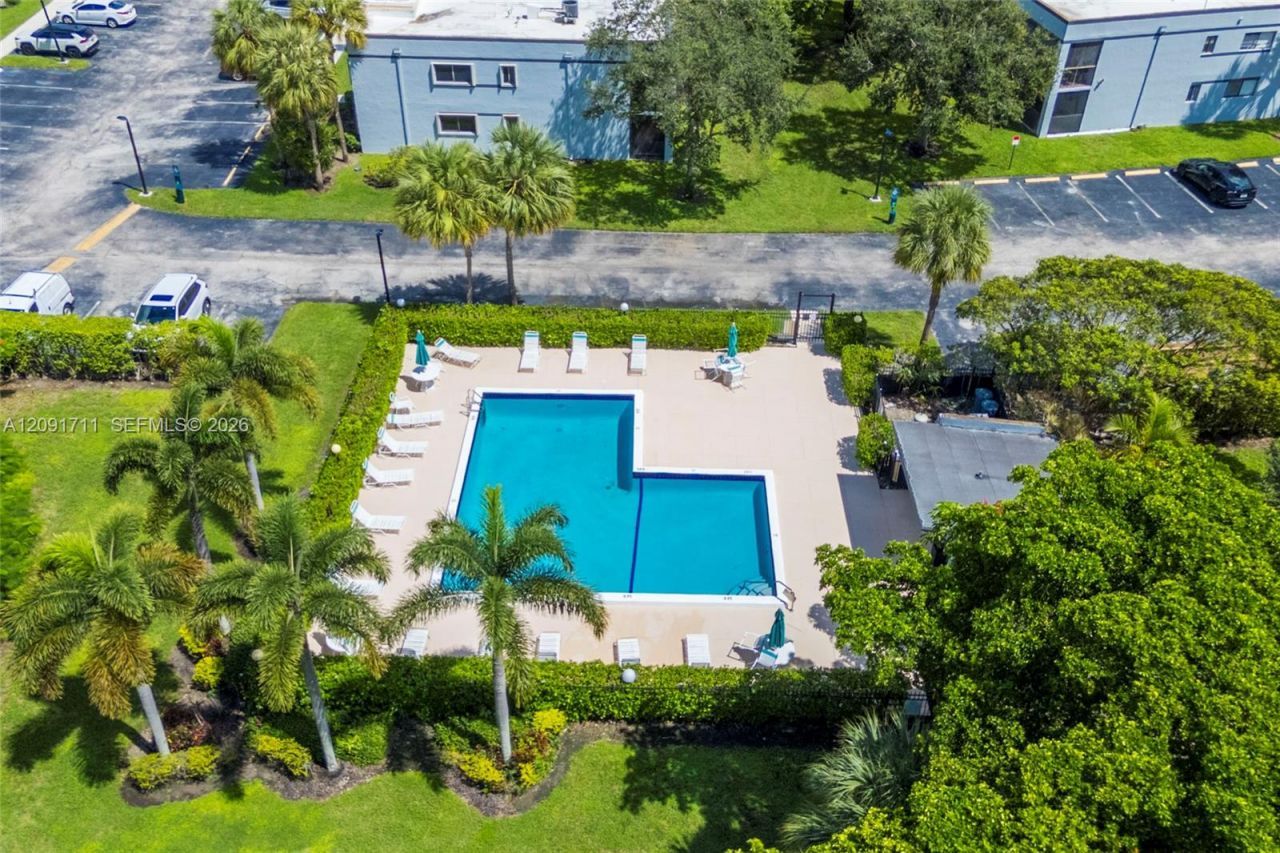 161 Lakeview Dr, Unit 202, Weston, FL 33326 Photo