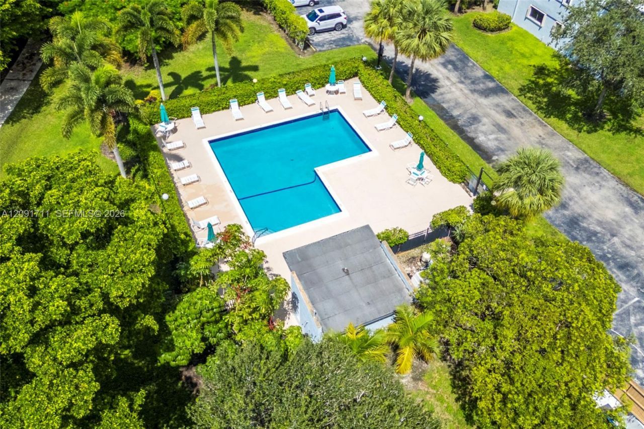 161 Lakeview Dr, Unit 202, Weston, FL 33326 Photo