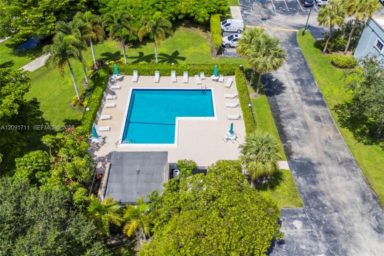 161 Lakeview Dr, Unit 202, Weston, FL 33326 Photo