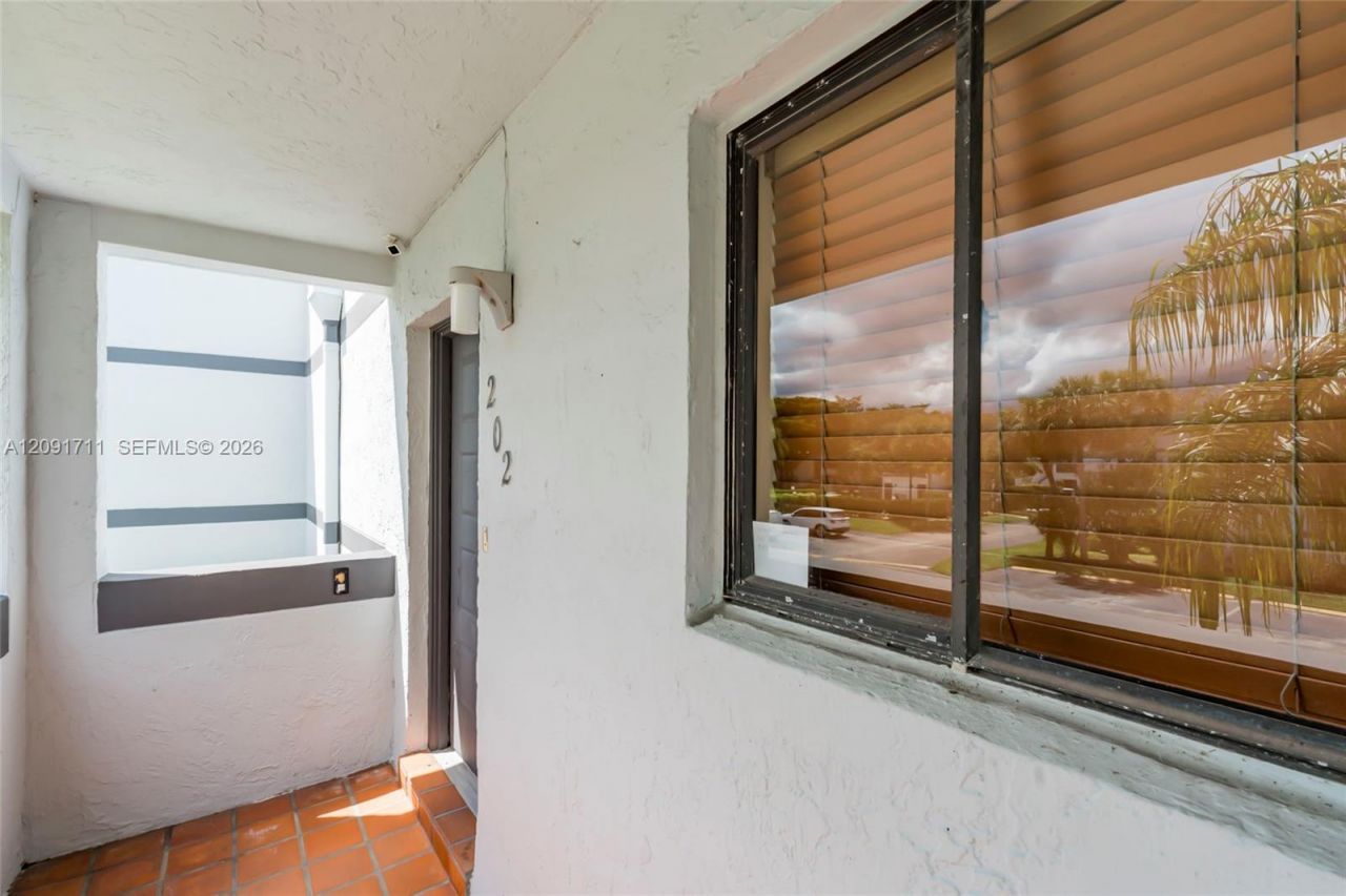 161 Lakeview Dr, Unit 202, Weston, FL 33326 Photo