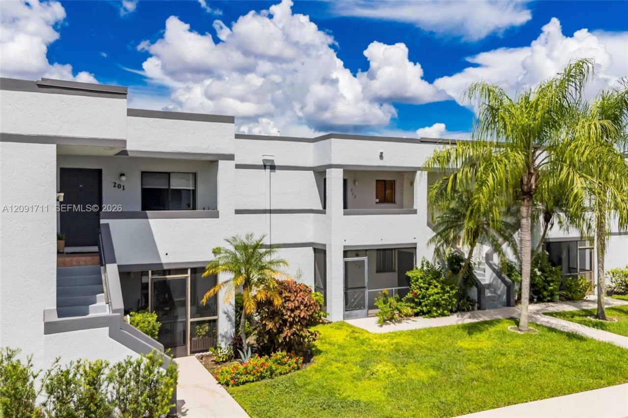 161 Lakeview Dr, Unit 202, Weston, FL 33326 Photo