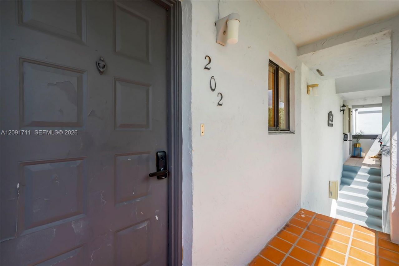 161 Lakeview Dr, Unit 202, Weston, FL 33326 Photo