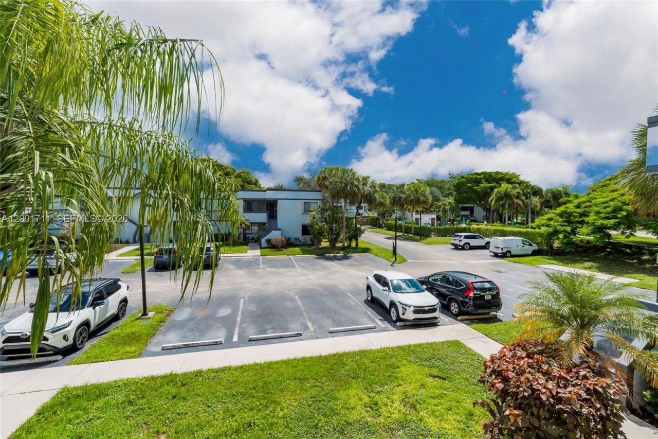 161 Lakeview Dr, Unit 202, Weston, FL 33326 Photo