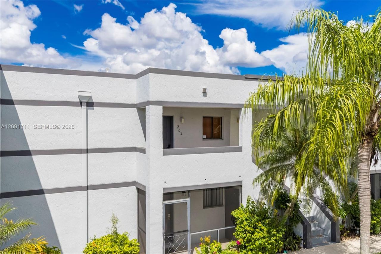 161 Lakeview Dr, Unit 202, Weston, FL 33326 Photo