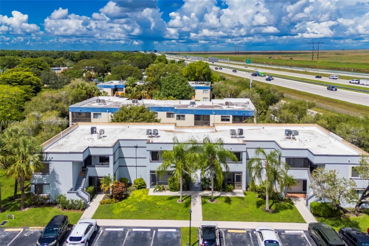 161 Lakeview Dr, Unit 202, Weston, FL 33326 Photo