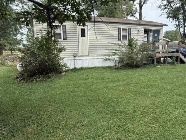 323 E Franklin Street, Farmersburg, IN 47850