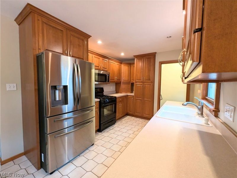 414 E Paige Avenue, Barberton, OH 44203 Photo 8