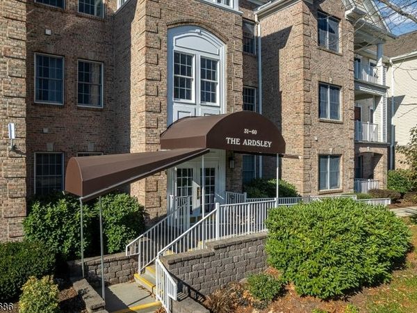 53 Ridgeview Ln, Mount Arlington, NJ 07856