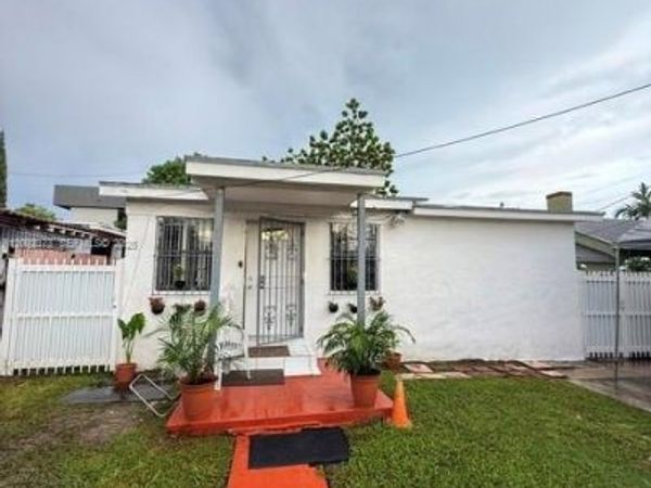 201 SW 30th Ave , Miami, FL 33135