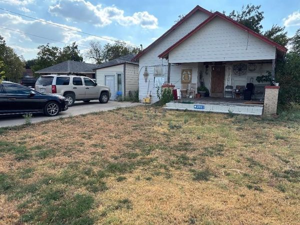 201 5th Street, Grand Prairie, TX 75051