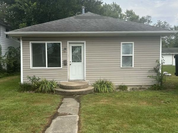 807 S Spruce Street , Villa Grove, IL 61956