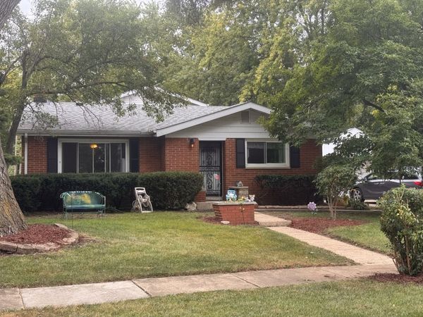 213 Edgemont Street , Mundelein, IL 60060