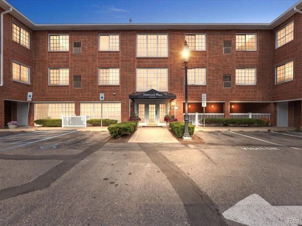 444 Chester Street , Unit 420, Birmingham, Mi 48009