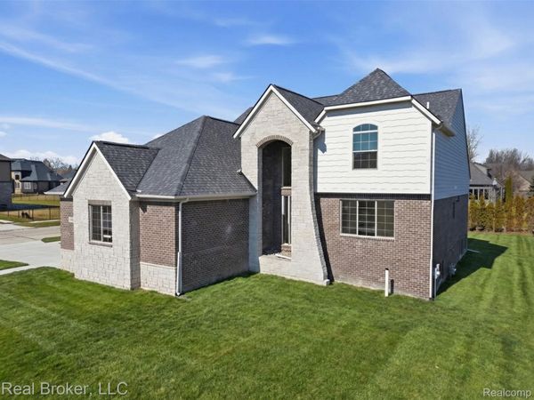 35957 Windridge Drive , New Baltimore, Mi 48047