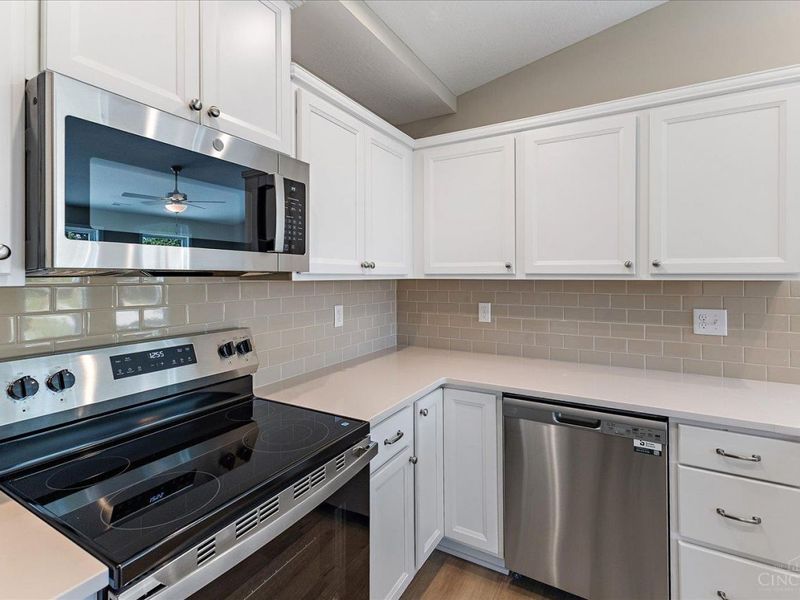 425 Pilot Point, Unit 1-305, Vandalia, OH 45377 Photo 6