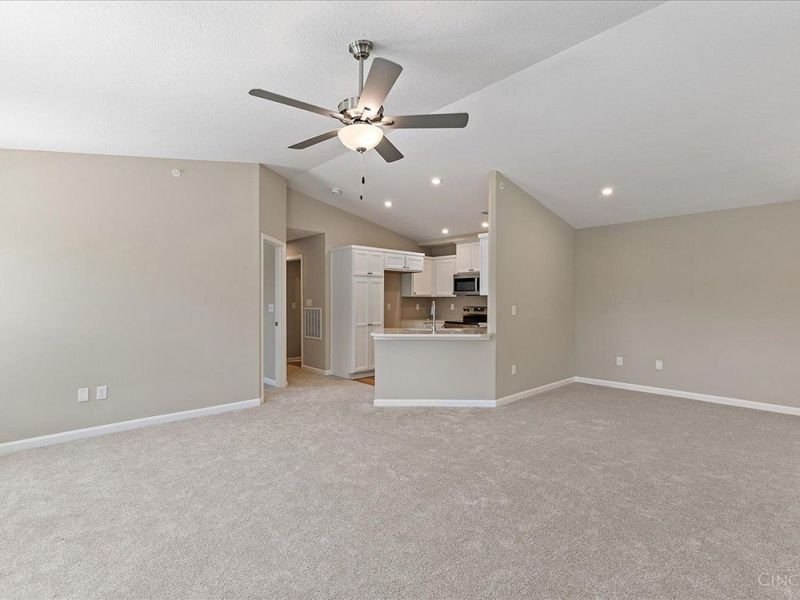 425 Pilot Point, Unit 1-305, Vandalia, OH 45377 Photo 9
