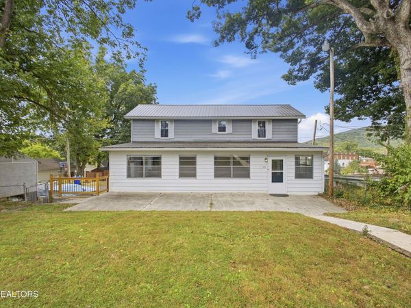 409 Walden Ave, Harriman, TN 37748