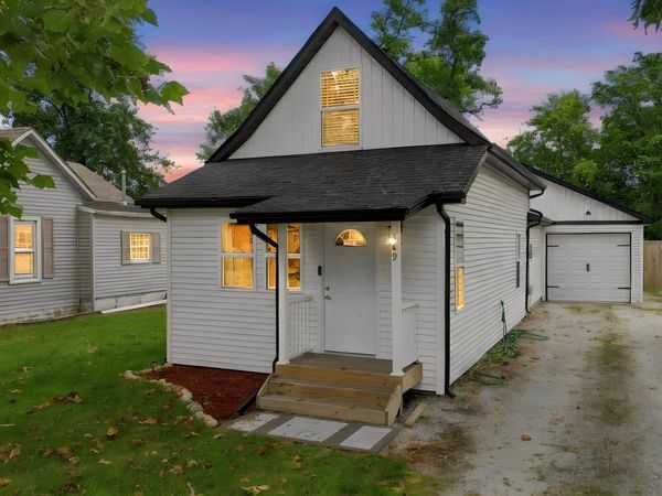 809 Azalea Street SE , DeMotte, IN 46310