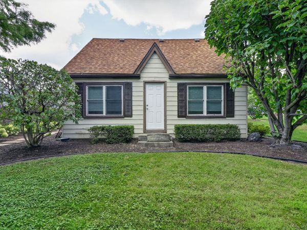 100 83RD Street , Hinsdale, IL 60527