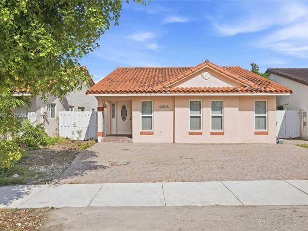 12641 NW 102nd Pl , Hialeah Gardens, FL 33018