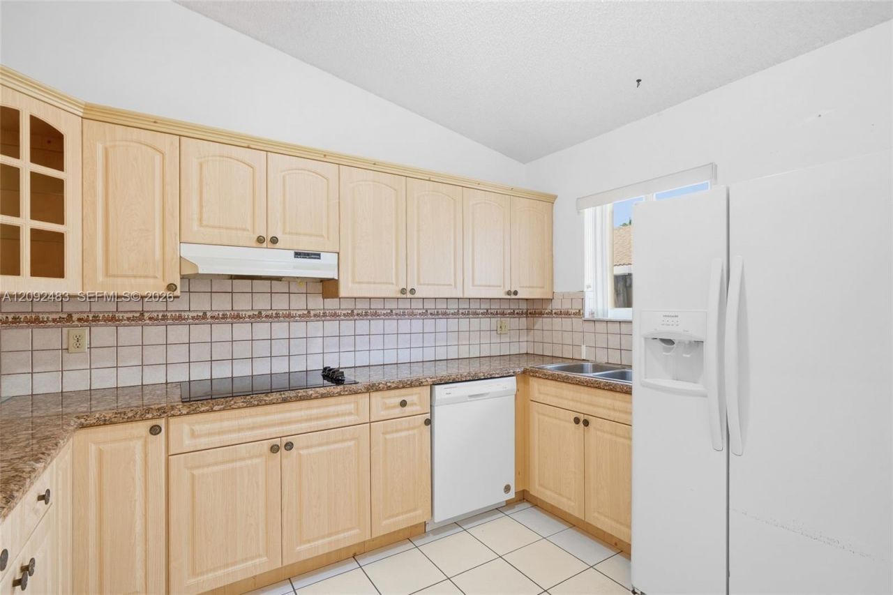 12641 NW 102nd Pl, Hialeah Gardens, FL 33018 Photo