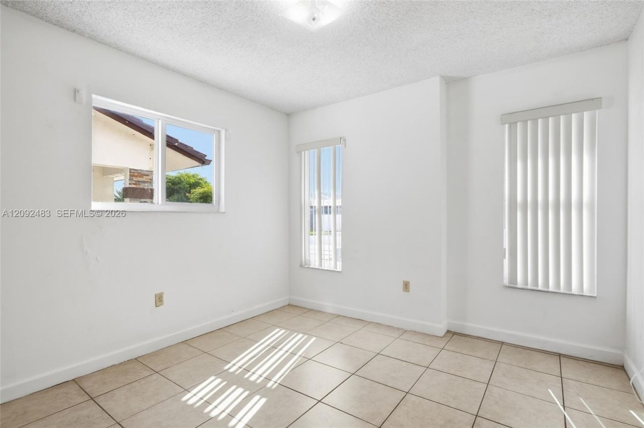 12641 NW 102nd Pl, Hialeah Gardens, FL 33018 Photo