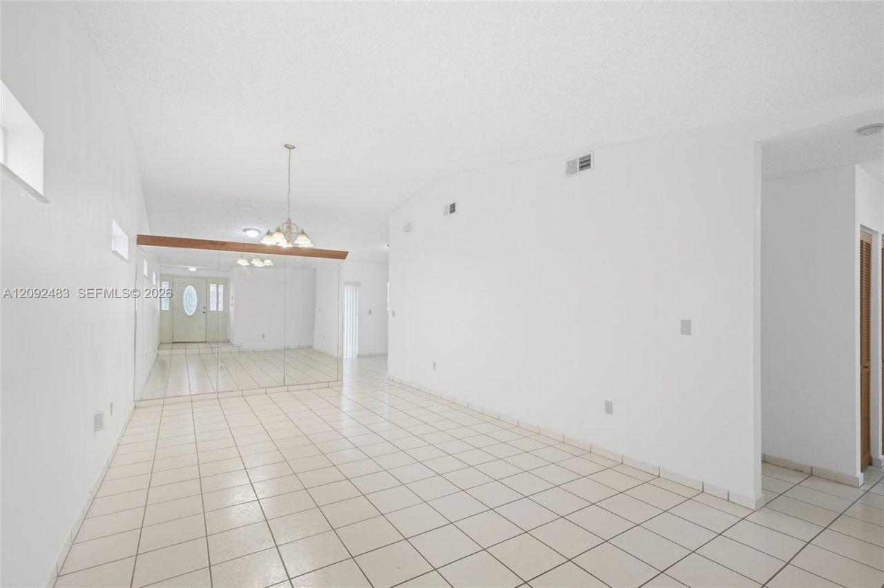 12641 NW 102nd Pl, Hialeah Gardens, FL 33018 Photo