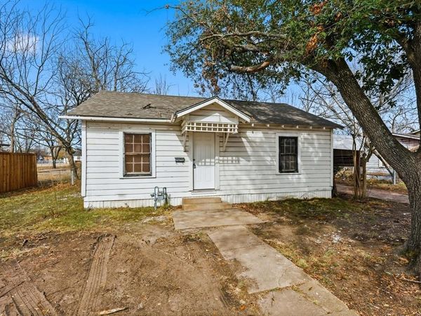 803 E 14th Street , Bonham, TX 75418