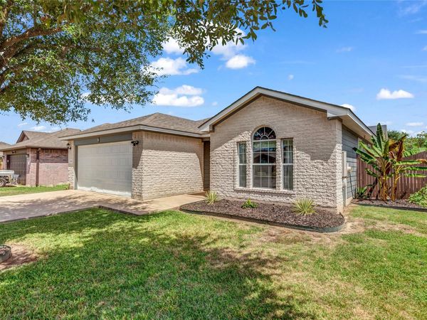 3004 Don Hill LN, Taylor, TX 76574