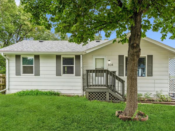804 E Spring Street , Des Moines, IA 50315