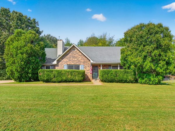 2220 Jan Dr, Clarksville, TN 37043