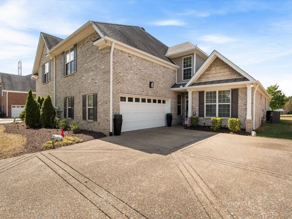 1113 Chickadee Cir, Hermitage, TN 37076