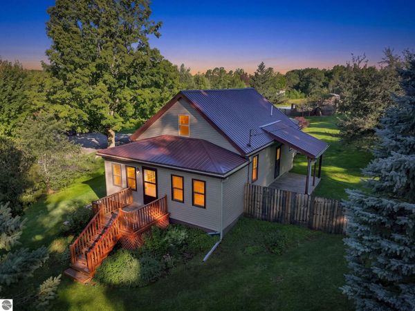 14398 15 Mile Road, Leroy, MI 49655